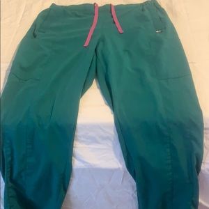 Vera Bradley petite large cargo scrubs